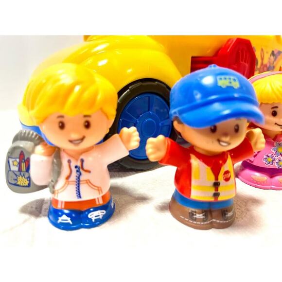 Fisher Price Little People Lil’ Movers School Bus driver 2 kids backpacks music - Picture 2 of 9
